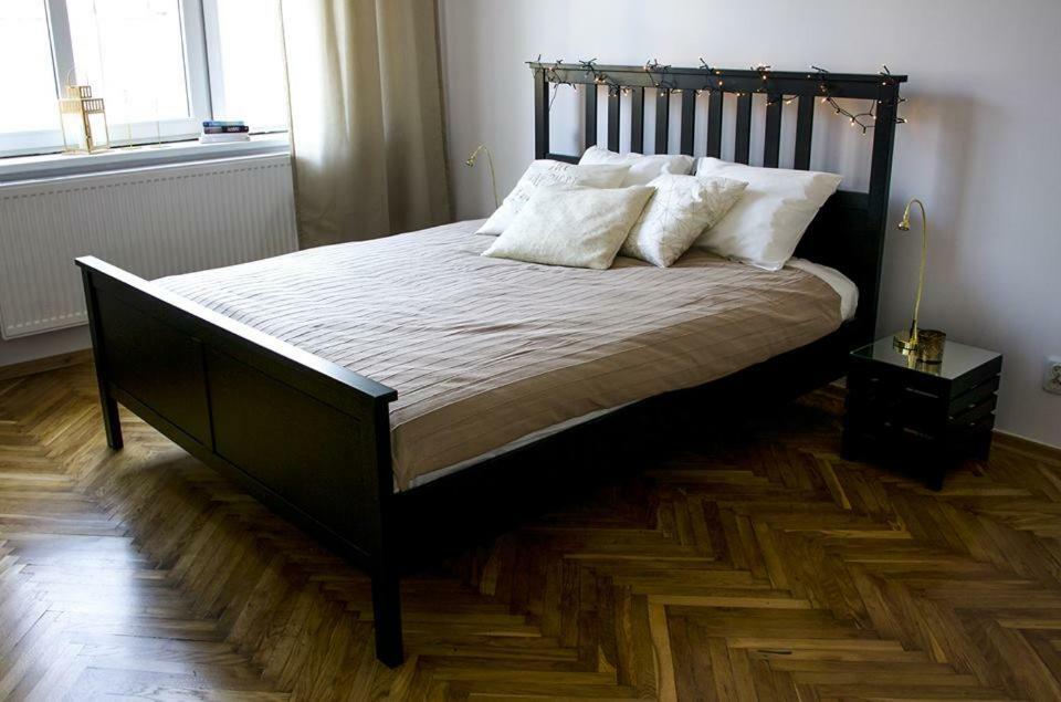 Singer Apartment Old Town Краков Экстерьер фото